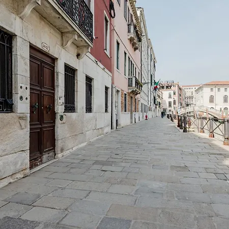Lägenhet Elegant 7 Minutes From Piazza San Marco! Venedig