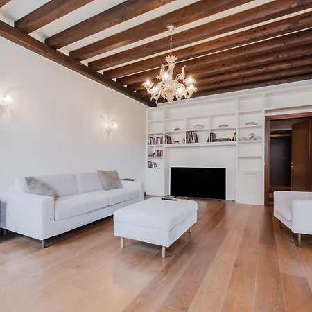 Guesthost - Elegant Near Piazza San Marco