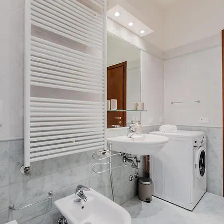 Guesthost - Elegant Near Piazza San Marco *