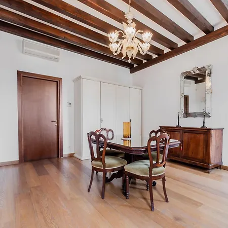 Appartement Guesthost - Elegant Near Piazza San Marco *