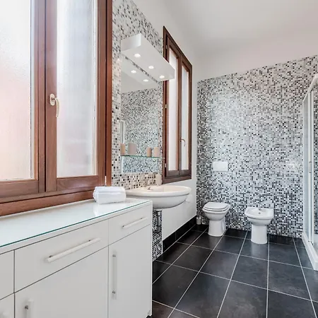 Elegant 7 Minutes From Piazza San Marco! 威尼斯