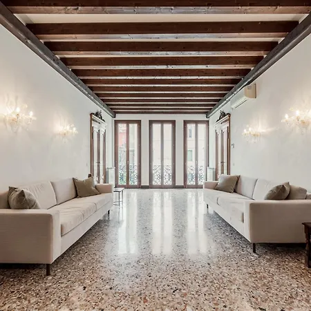 Guesthost - Elegant Apartment Near Piazza San Marco